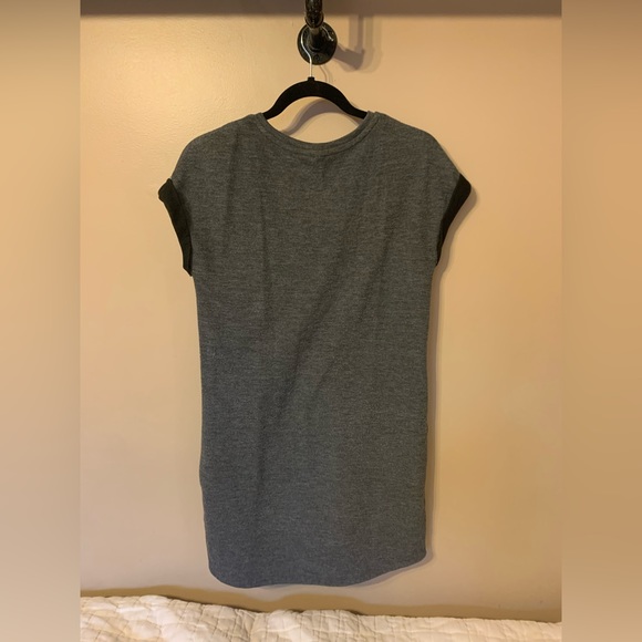 Grey T-shirt Dress with pockets - Picture 3 of 3